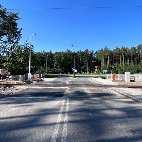 Budowa linii kolejowej z Rzeszowa na lotnisko w Jasionce [sierpień 2023] - fot 10